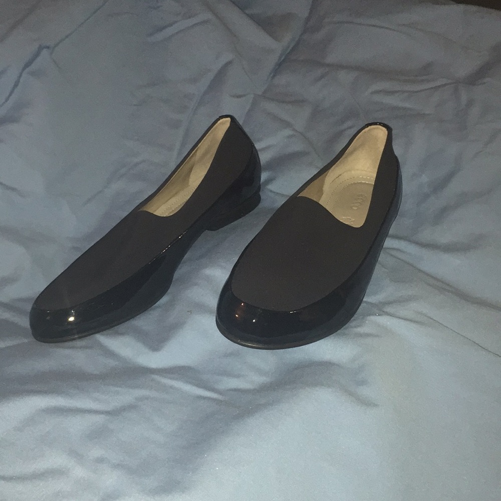 Black Ecco pumps